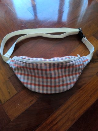 Riñonera cuadros gris y naranja