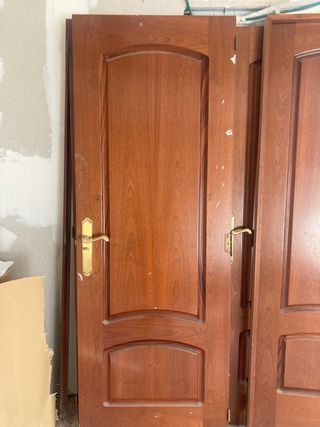 7 Puertas Madera Maciza con Manivela Dorada