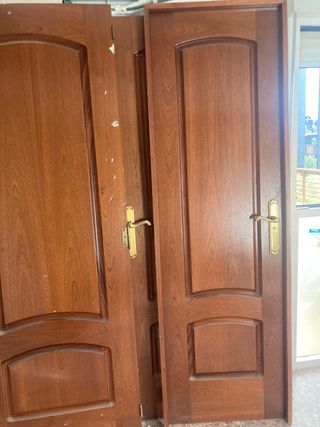7 Puertas Madera Maciza con Manivela Dorada