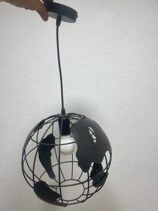 Lámpara de metal estilo globo terráqueo