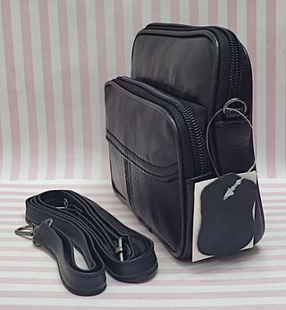 REBAJA! BOLSO RIÑONERA DE PIEL NEGRA. BANDOLERA 