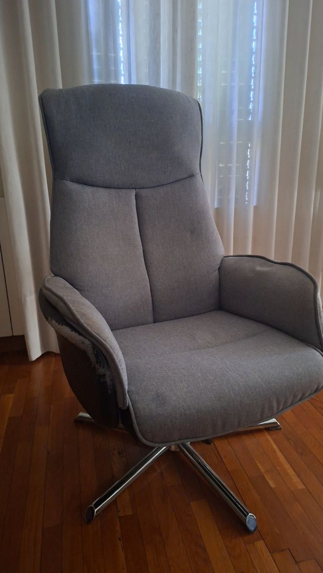 Butaca reclinable gris tela, pies acero
