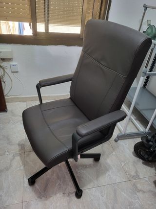Silla de oficina gris