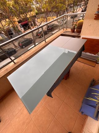 Mesa de cristal extensible gris
