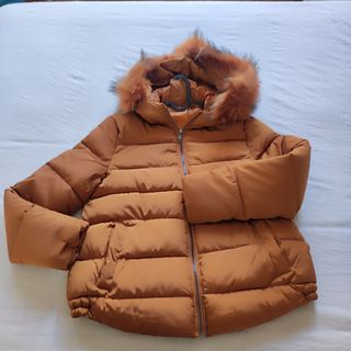 Plumas marrón con capucha
