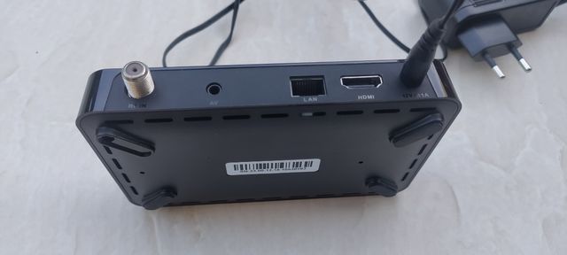 Receptor de satélite IRIS 1900 HD