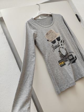 Camiseta manga larga con pedrería