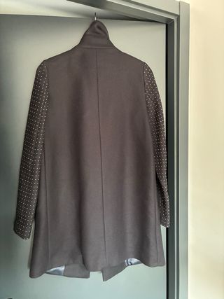 Chaqueta Zara Negra con pequeñas tachuelas 