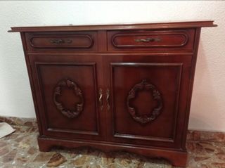 Mueble de entrada con espejo de madera y mármol