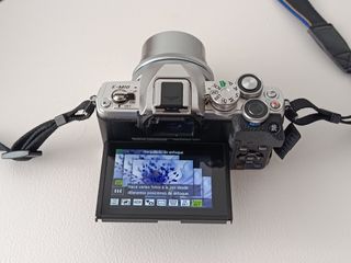 Cámara Olympus OM-D E-M10 Mark IV