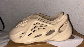 Chanclas Yeezy Beige