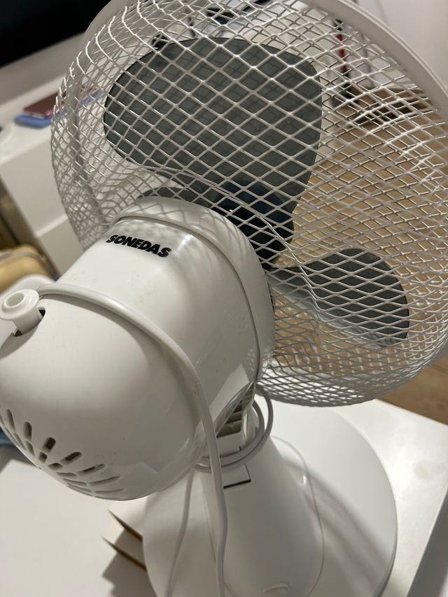 Ventilador de mesa blanco