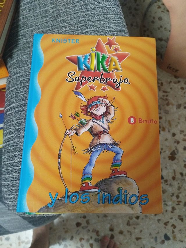 KIKA SUPERBRUJA EN CASTILLO DRACULA (10)