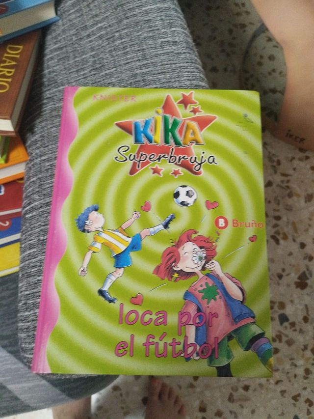 KIKA SUPERBRUJA EN CASTILLO DRACULA (10)