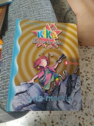 KIKA SUPERBRUJA EN CASTILLO DRACULA (10)