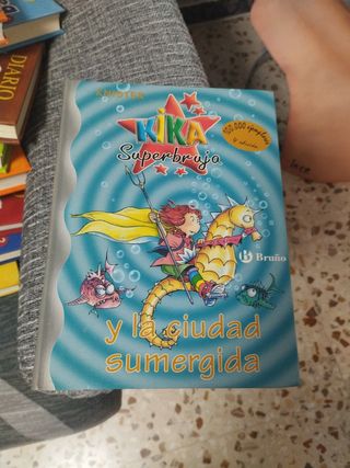 KIKA SUPERBRUJA EN CASTILLO DRACULA (10)