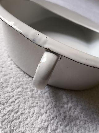 BACINILLA ANTIGUA PORCELANA ESMALTADA EN BLANCO.