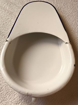 BACINILLA ANTIGUA PORCELANA ESMALTADA EN BLANCO.