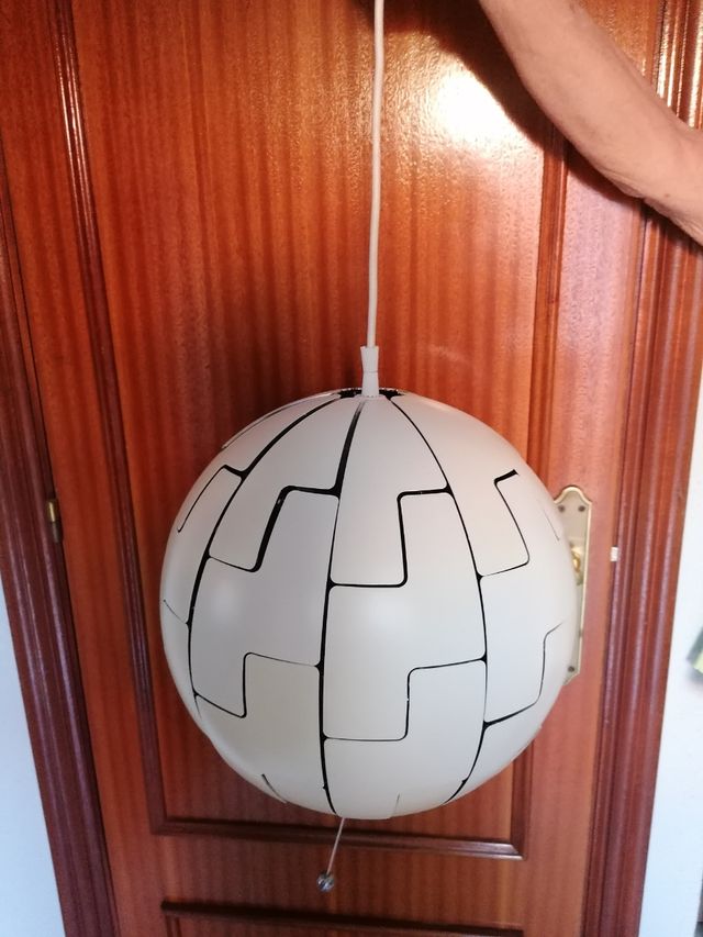 Lámpara colgante Ikea esfera blanca y negra