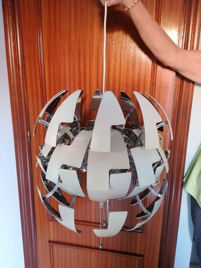 Lámpara colgante Ikea esfera blanca y negra