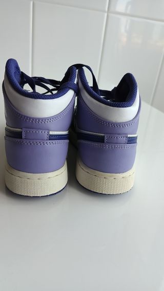 Nike Jordan niño morado y blanco