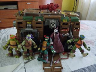 Camion e personaggi delle tartarughe ninja