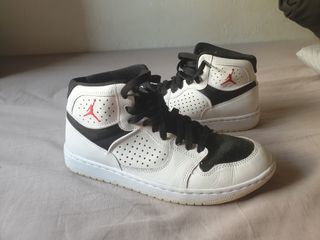 Tenis Nike Air Jordan Blanco y Negro originales.