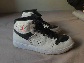 Tenis Nike Air Jordan Blanco y Negro originales.