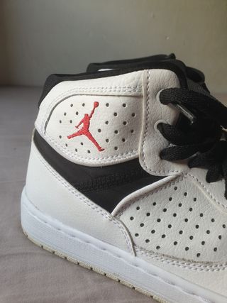 Tenis Nike Air Jordan Blanco y Negro originales.