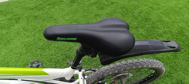 Bicicleta infantil blanca y verde