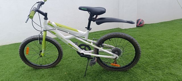 Bicicleta infantil blanca y verde