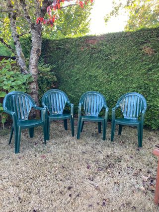 Sillas de jardín verdes de plástico