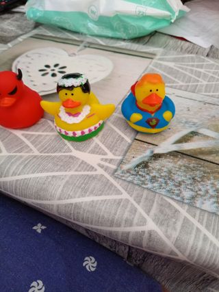 Patitos de goma nuevos