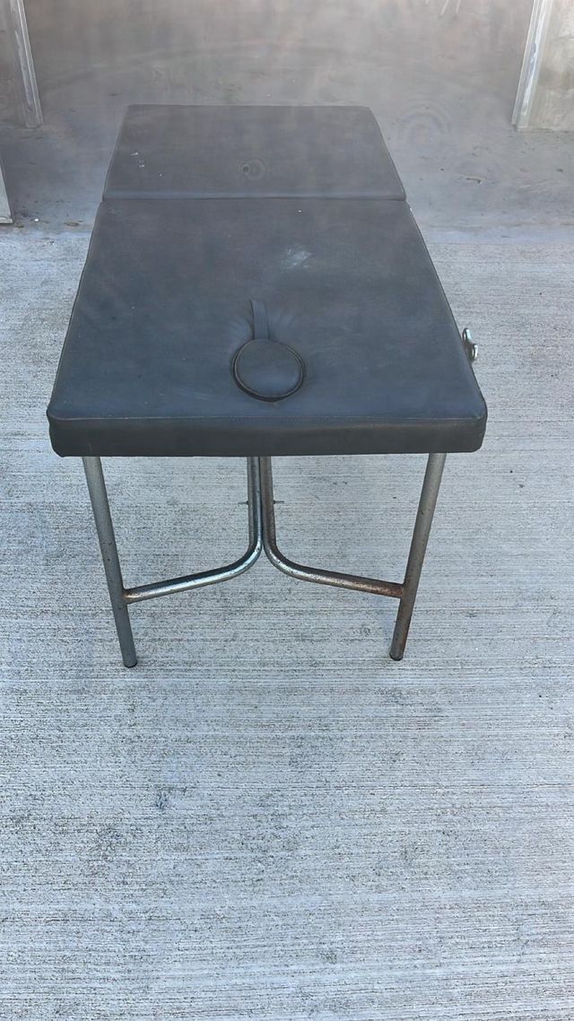 Camilla profesional estética negra