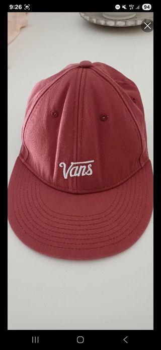 Gorra Vans burdeos
