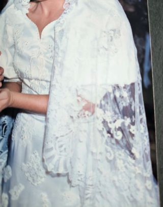 Vestido de Novia Blanco con Encaje ,bata de cola.
