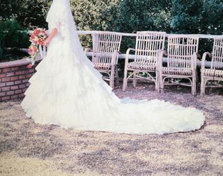 Vestido de Novia Blanco con Encaje ,bata de cola.
