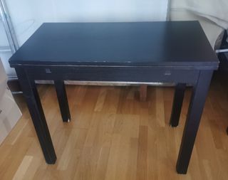Mesa de madera negra
