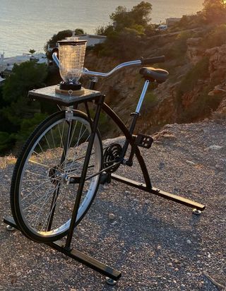 Bicicleta estática con batidora