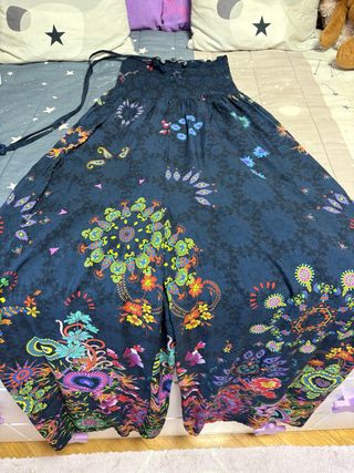 Peto con estampados de flores. Talla M