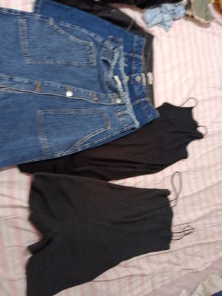 LOTE  NUEVO : Faldas y Vestido Negro