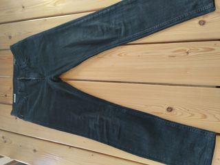 Pantalón vaquero azul ajustado o pitillo