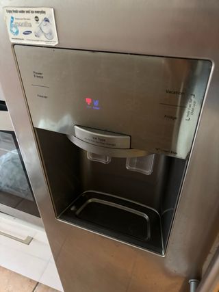 Nevera Samsung Americana con dispensador de agua