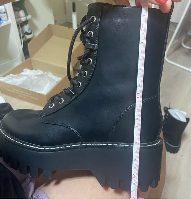Botas militares negras con plataforma