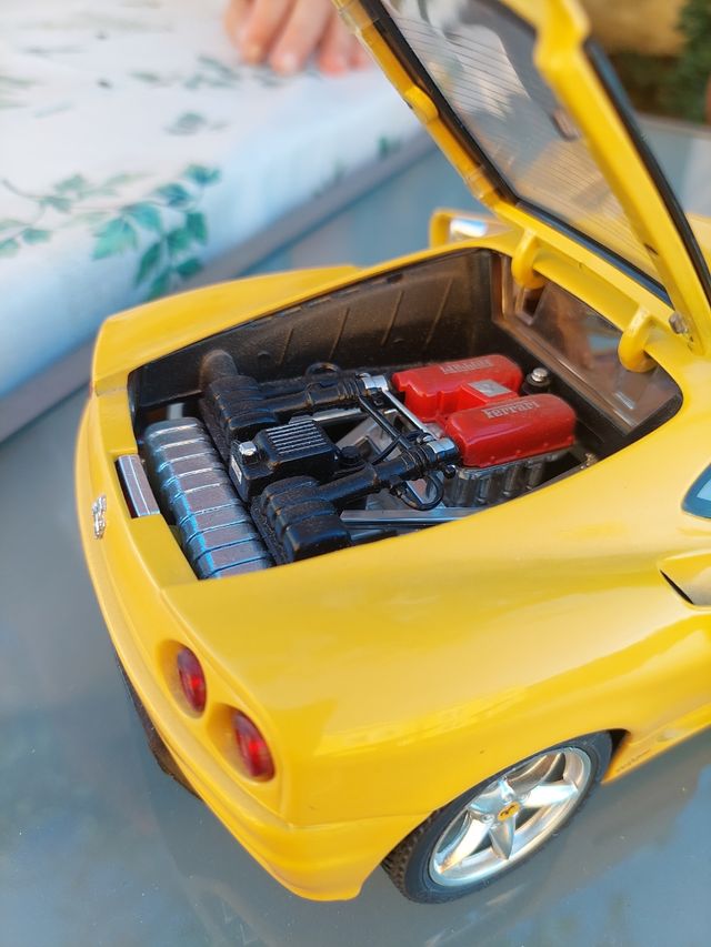 Modellino Ferrari 360 Burago 1:18