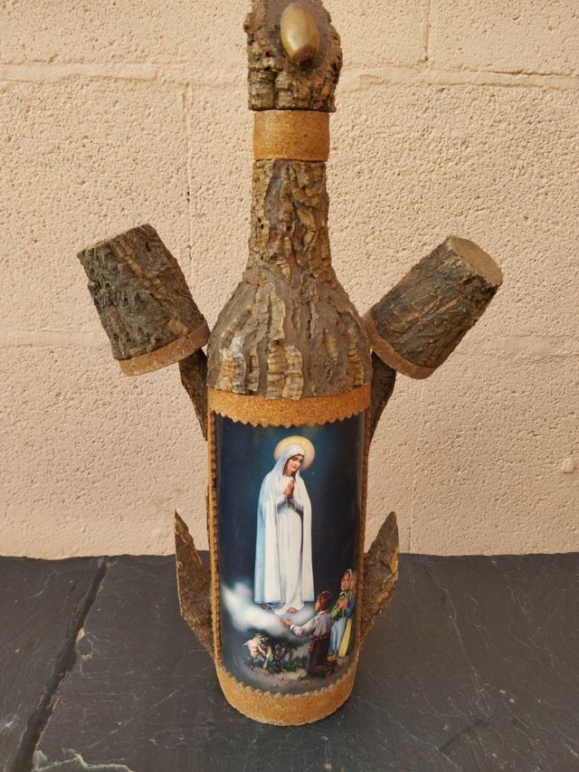 Bottiglia decorata con immagine religiosa