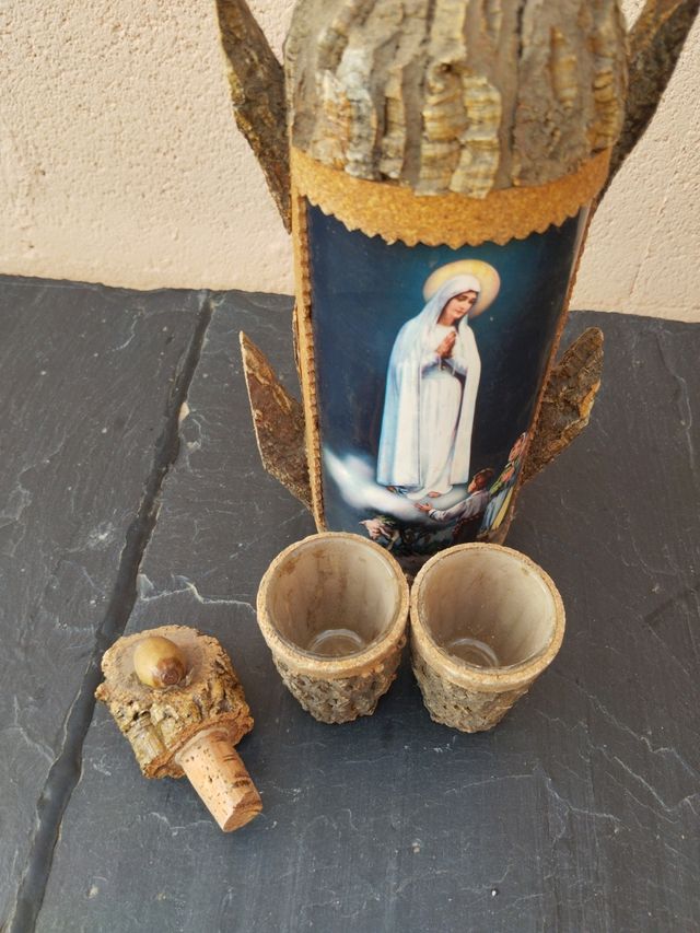 Bottiglia decorata con immagine religiosa