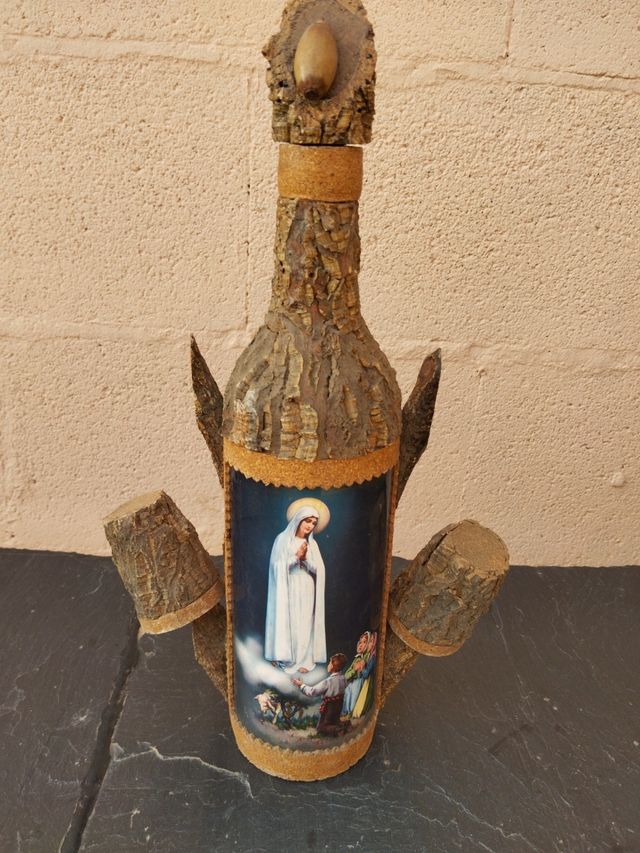 Bottiglia decorata con immagine religiosa