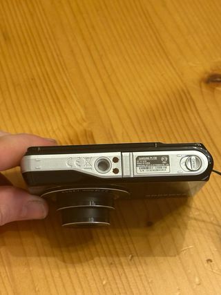 Cámara Samsung PL100 12.2MP con Pantalla Selfie