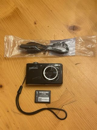 Cámara Samsung PL100 12.2MP con Pantalla Selfie